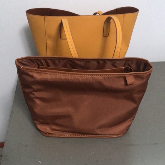 Tommy Bahama Reversible Faux Leather Tote Wristlet - Picture 4 of 16